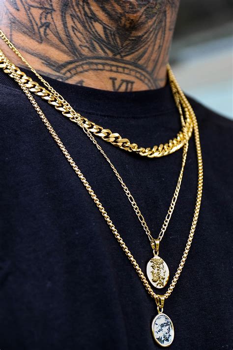 men's gold necklaces with pendant.